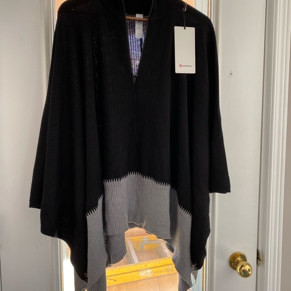 ❌SOLD❌ Lululemon black and grey poncho - Picture 2 of 8